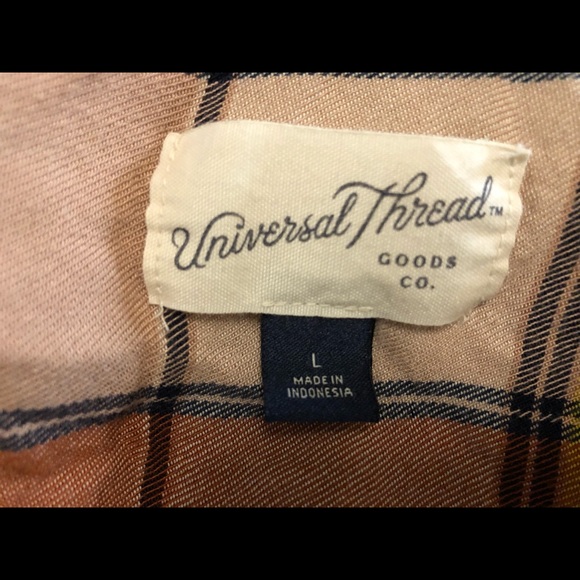 Universal Thread button down shirt size large - Picture 2 of 3